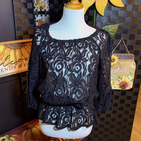 Women’s lace blouse - Picture 1 of 4